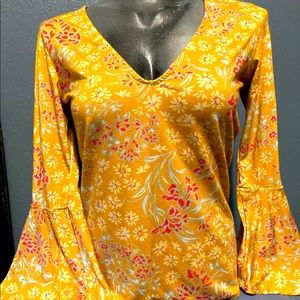 Novella Royale Bell Sleeved Shirt